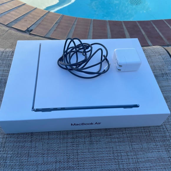 Midnight Blue MacBook Air M2 2022 - Picture 5 of 5